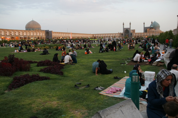 iranis waiting for the sun to set (ramadan).JPG